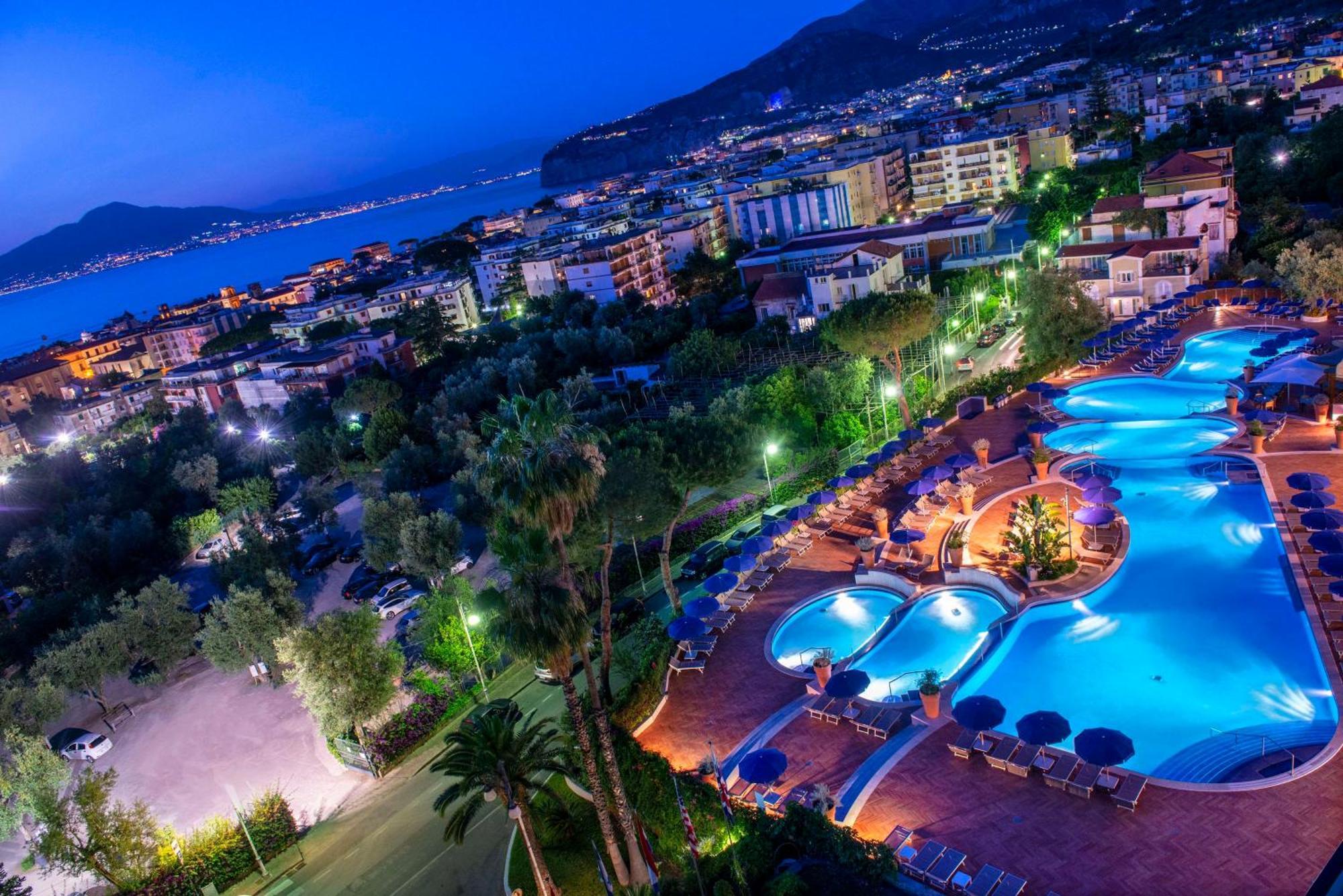 Hilton Sorrento Palace Esterno foto