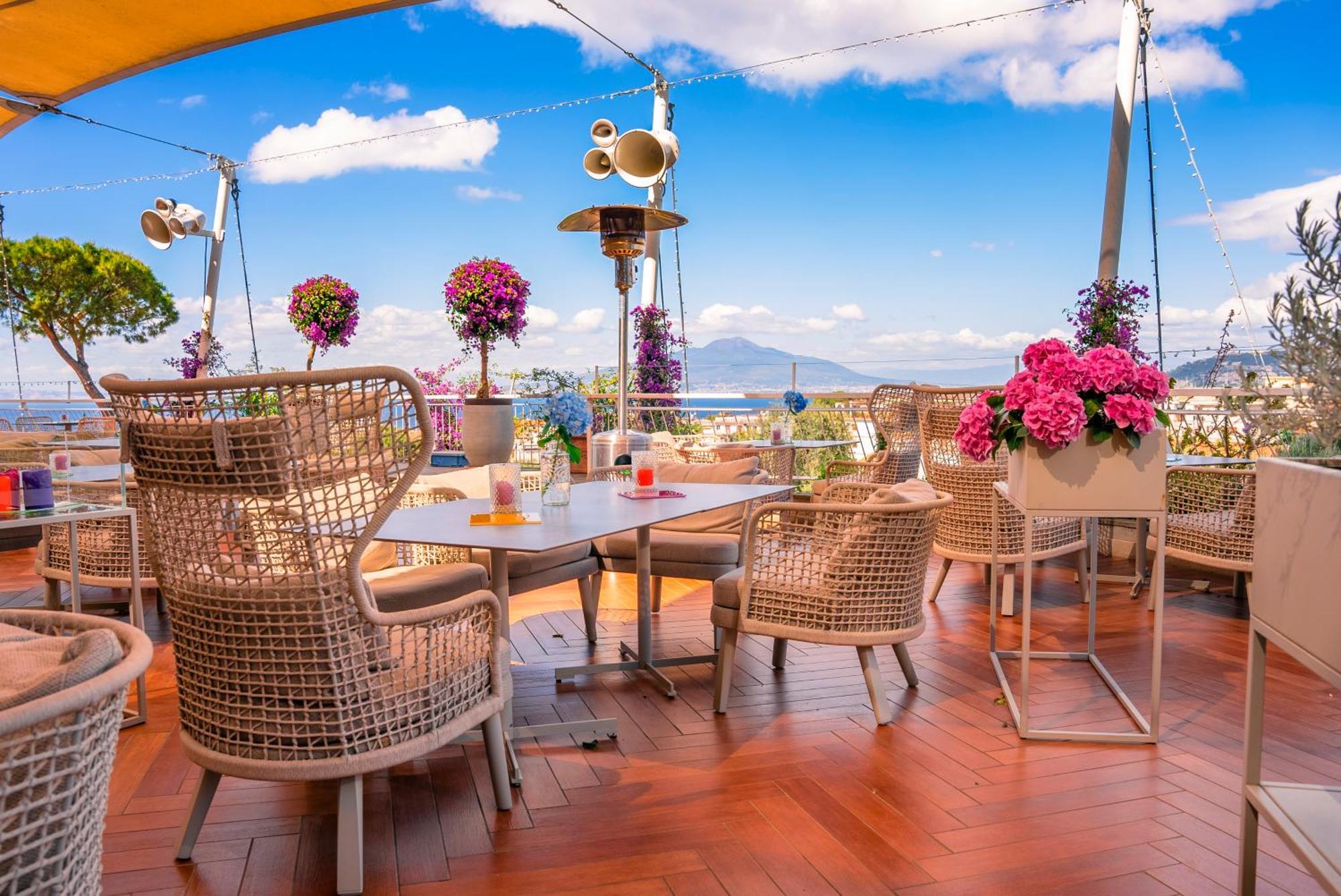 Hilton Sorrento Palace Esterno foto