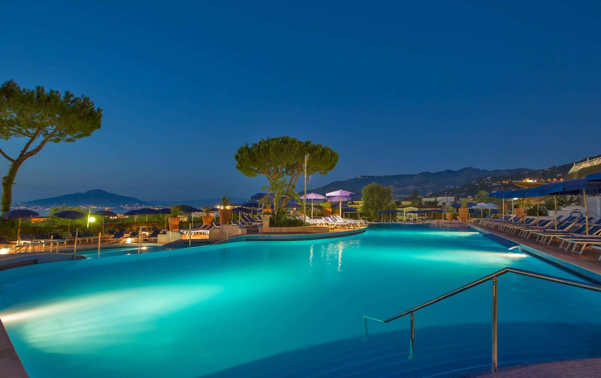 Hilton Sorrento Palace Esterno foto