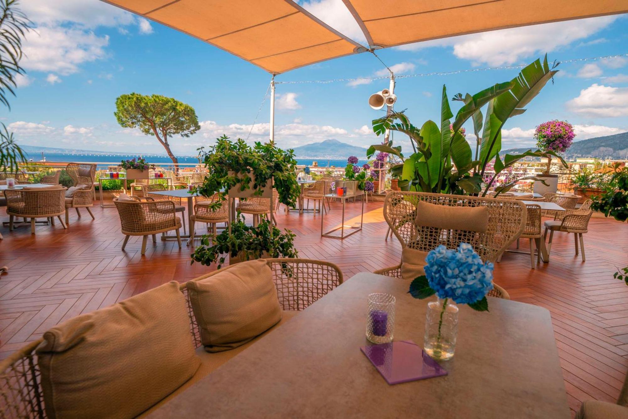 Hilton Sorrento Palace Esterno foto