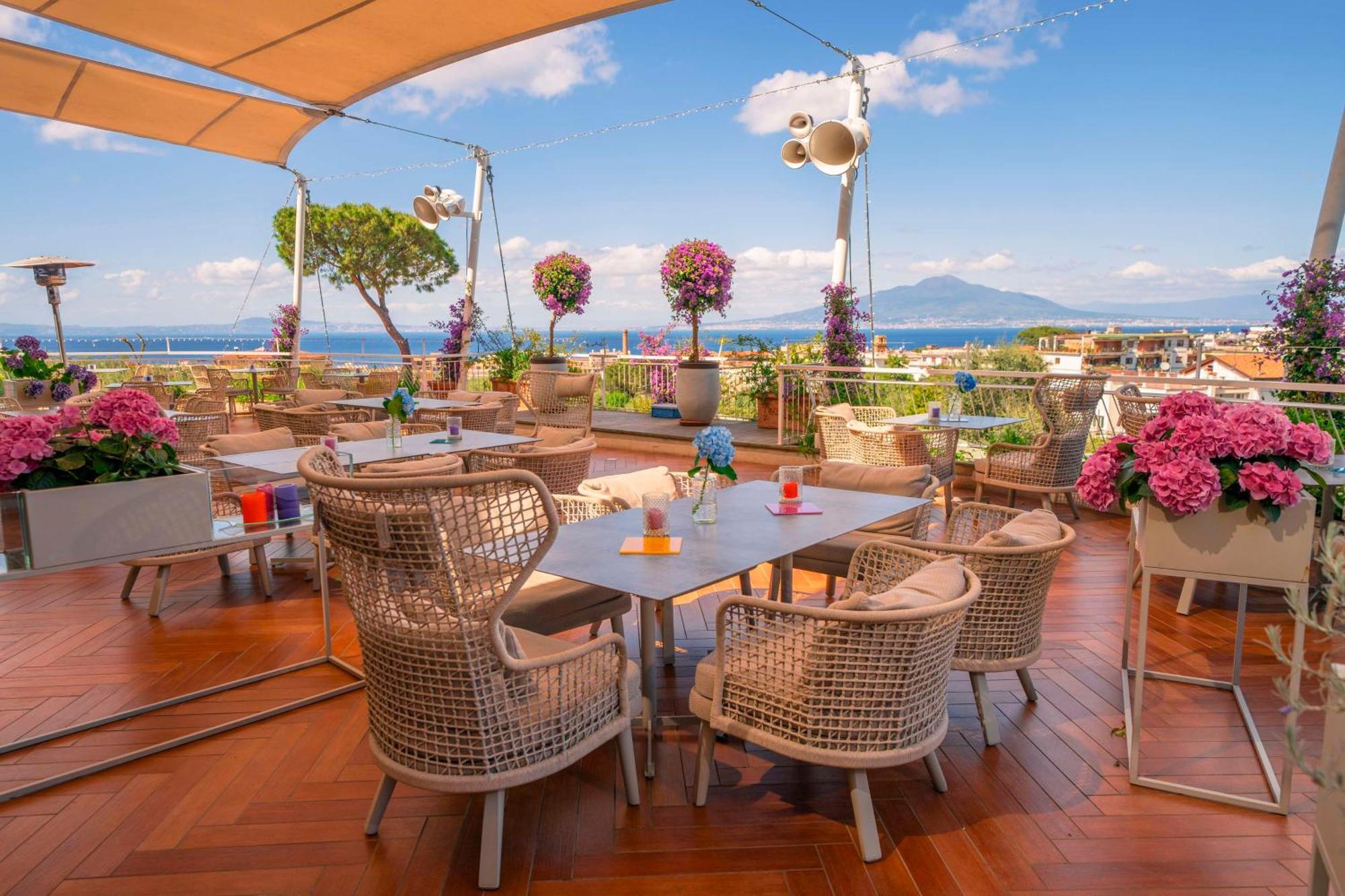 Hilton Sorrento Palace Esterno foto