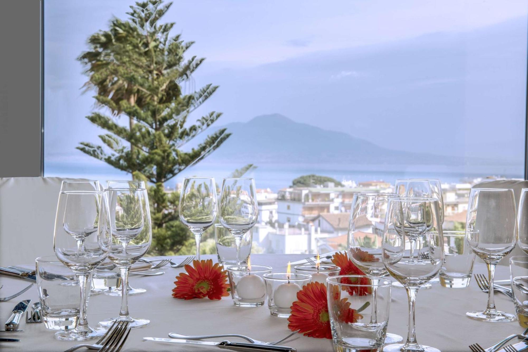 Hilton Sorrento Palace Esterno foto