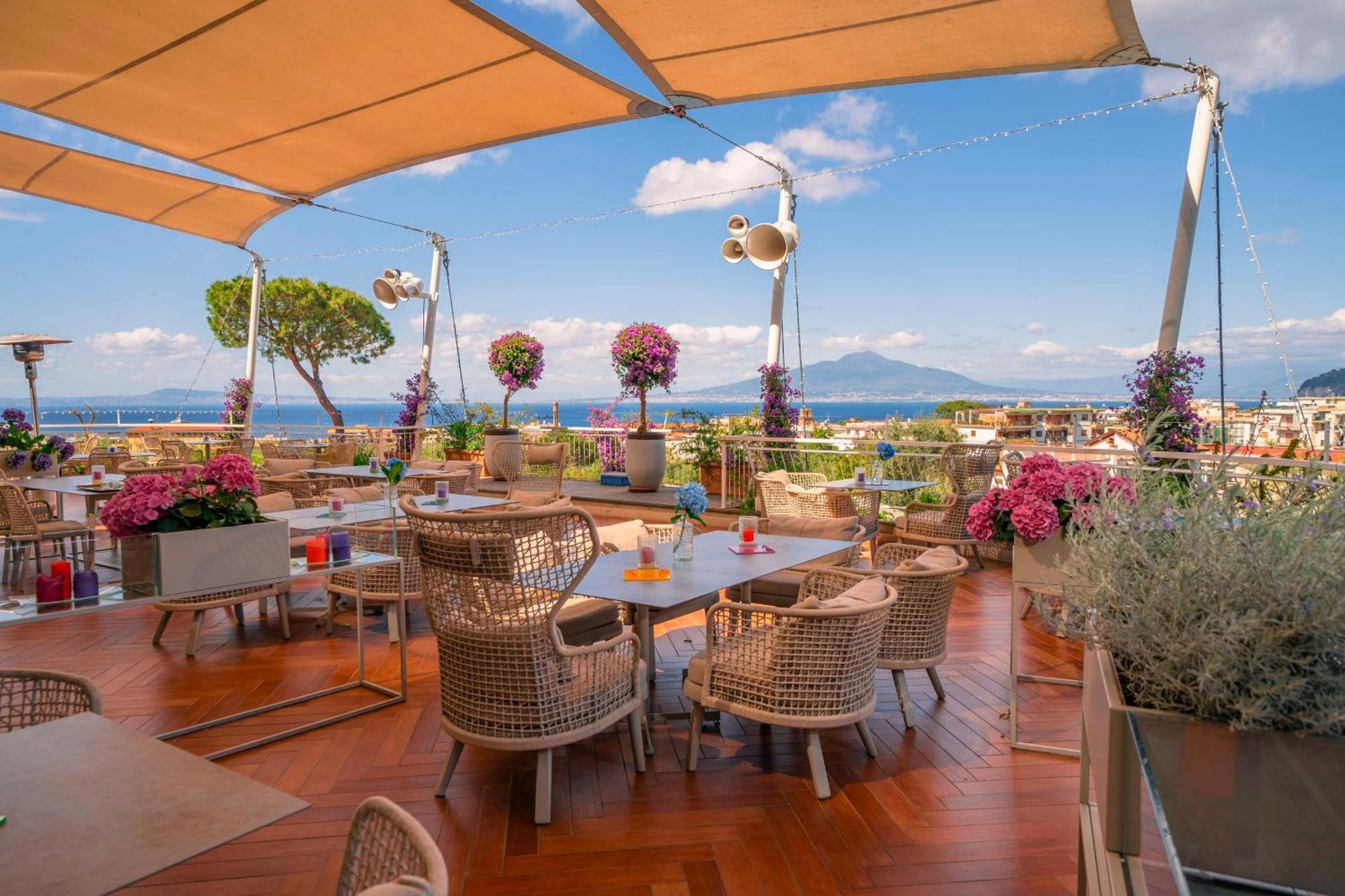 Hilton Sorrento Palace Esterno foto