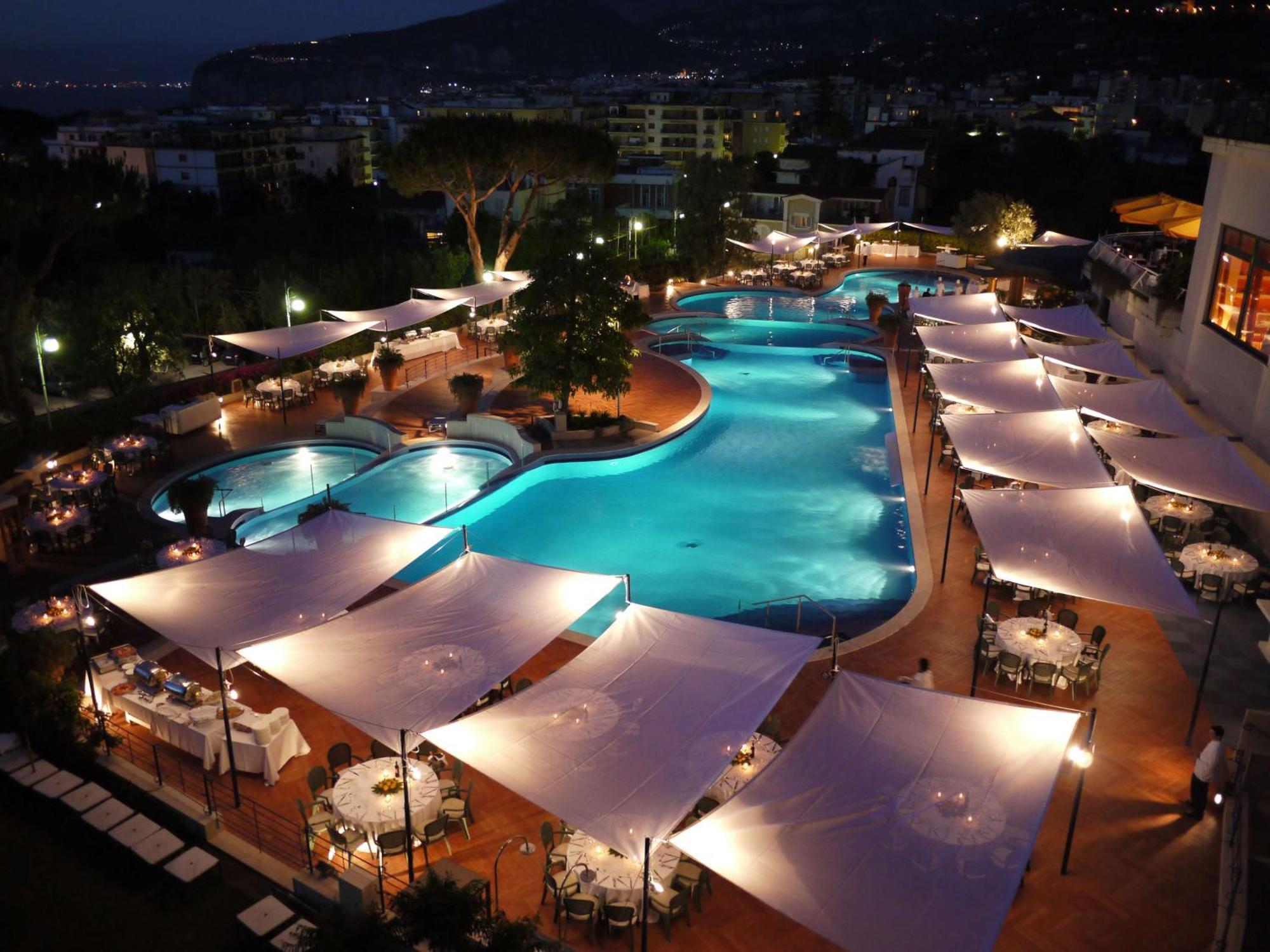Hilton Sorrento Palace Esterno foto
